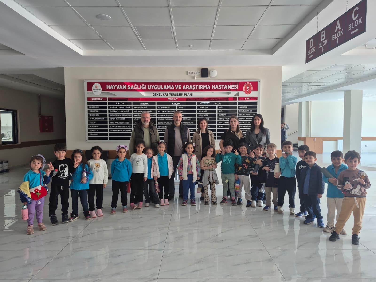 Minik Yüreklerde Büyük Sevgi: Emine Erdoğan Anaokulu Öğrencileri Hayvan Hastanesi’nde!